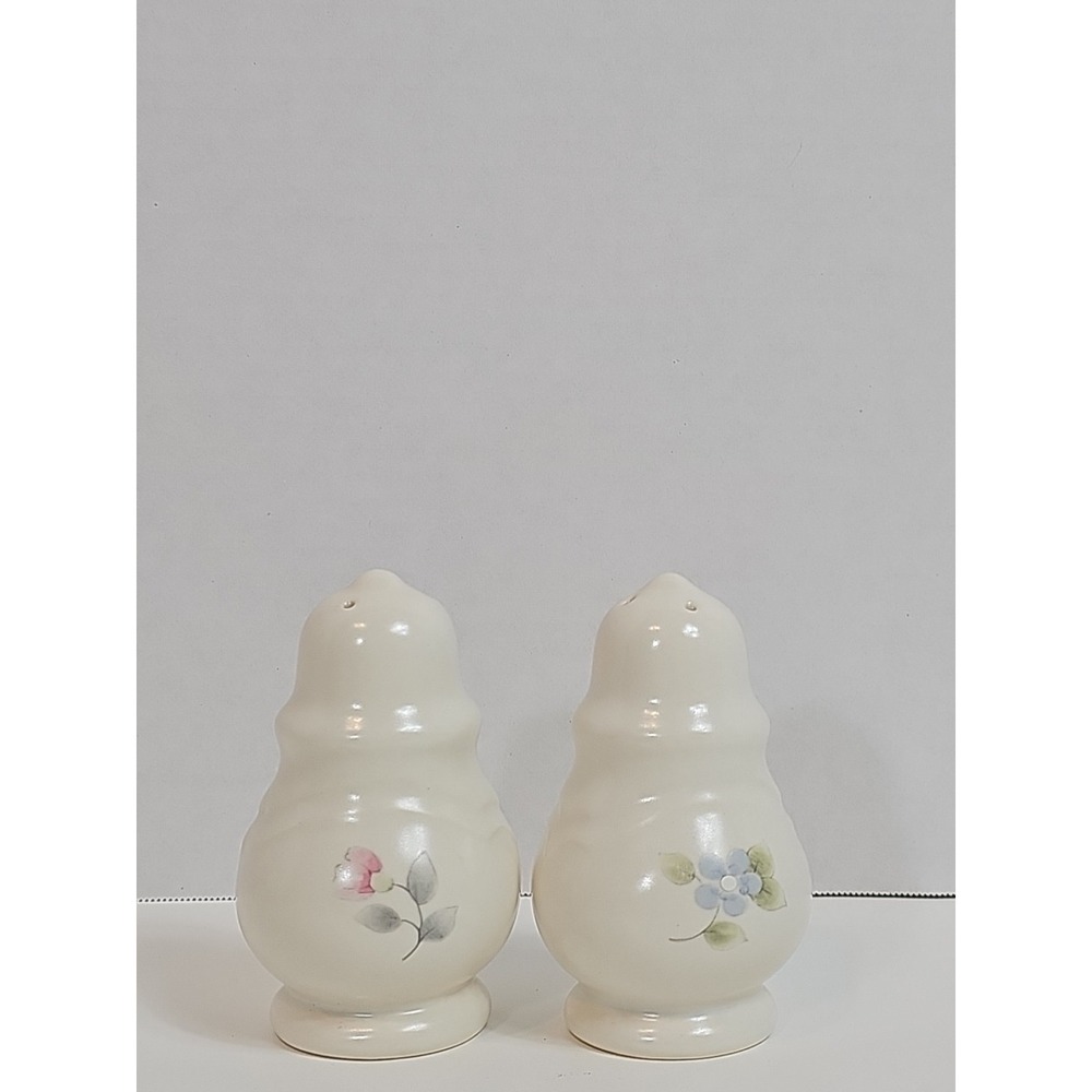 Pfaltzgraff Salt & Pepper Shakers Stoneware Tea Rose Pink‎ Green Ivory USA 1985
